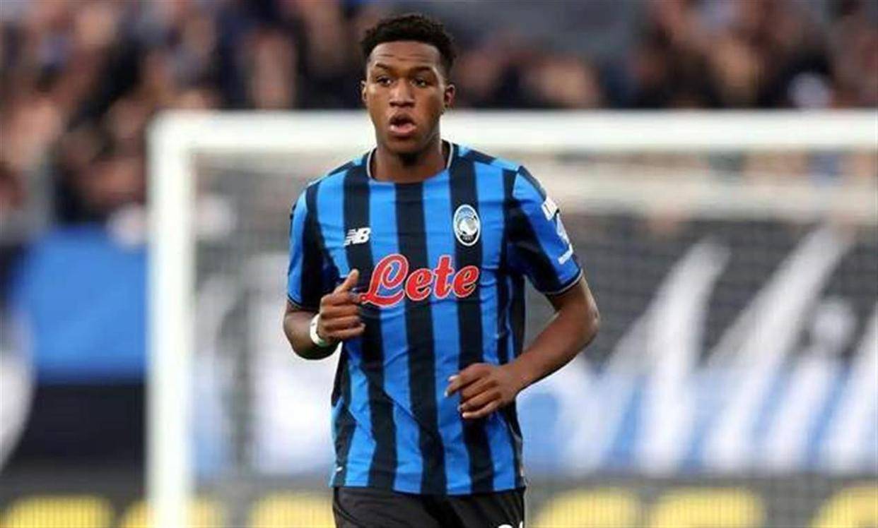 数据平平！24场1球仍遭四大豪门哄抢，18岁少年到底藏着怎样的天赋？